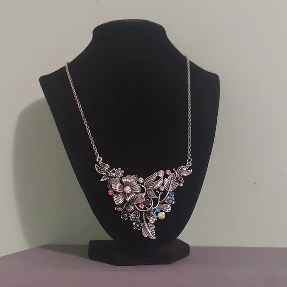 Betsey Johnson Silvertone Floral Multi Color Rhinestone Necklace 18" - Picture 3 of 17